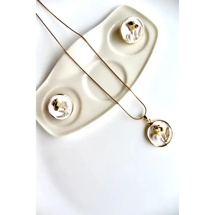Vintage Kırmızı Gül Motifli 3d Tablo Tasarım Kadın Çelik Küpe Gold Kararmaz Renk Atmaz