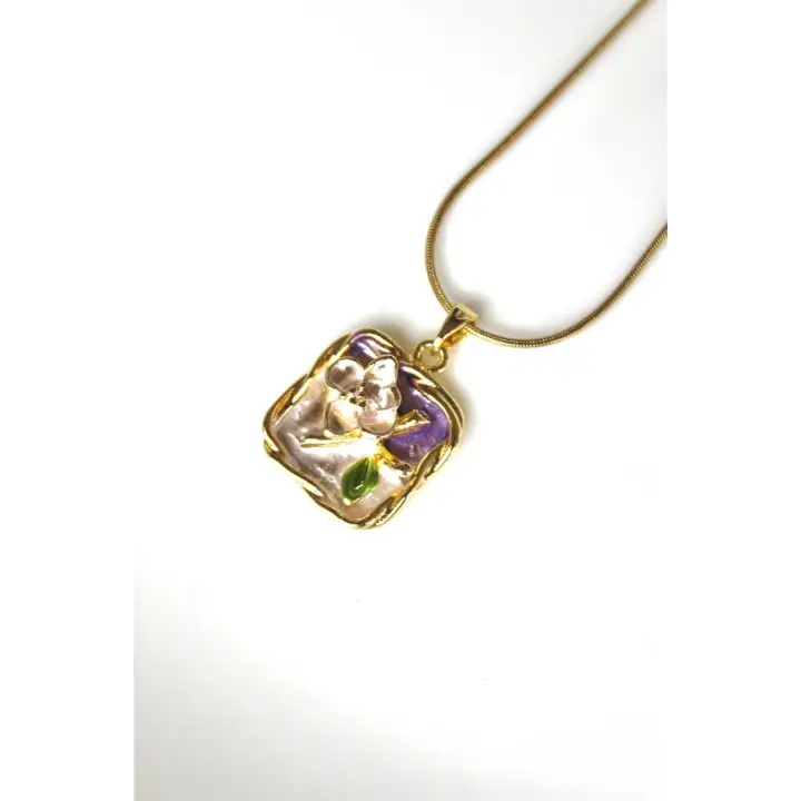 Vintage Kare Burgu Kenarlı Mor Çiçek Motifli 3d Tablo Tasarım Kadın Çelik Kolye Kararmaz Renk Atmaz