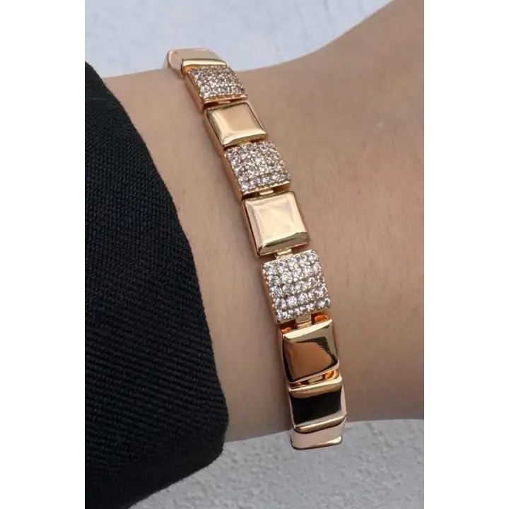 Rose Gold Kare Plaka Detaylı Zirkon Taşlı Kadın Çelik Bileklik Kararmaz Renk Atmaz