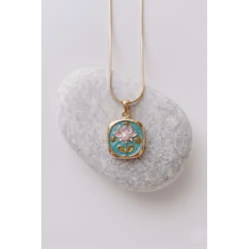 Vintage İncili Kare Pembe Lotus Çiçeği Motifli Kabartma Manzara Tasarım Kadın Çelik Kolye Kararmaz