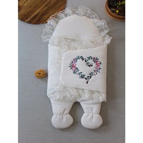 Yenidoğan Kapitone Anadolunun Kalbi Nakışlı Ayaklı Kız Erkek Bebek Battaniyesi Ekru