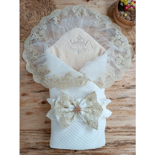 Yenidoğan Kuzulu Taç Nakış Güpürlü Fiyonklu Duvaklı Prizma Taş Unisex Kundak Bebek Battaniyesi Ekru