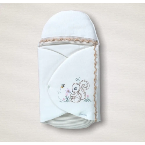 Yenidoğan Minik Sincap Nakışlı Kundak Kız Bebek Battaniyesi Ekru