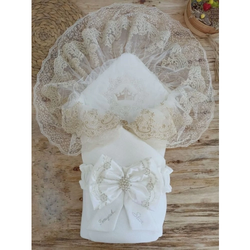 Yenidoğan Sahra Taç Nakışlı Plazma Taşlı Güpürlü Fiyonklu Duvaklı Trilüks Kundak Bebek Battaniyesi Ekru
