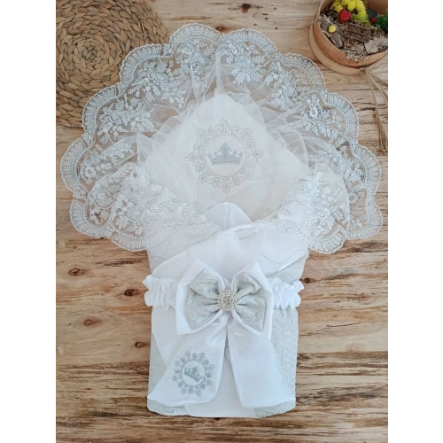 Yenidoğan Titi Taç Nakışlı Plazma Taşlı Güpürlü Çift Fiyonk Duvaklı Trilüks Kundak Bebek Battaniyesi Gümüş