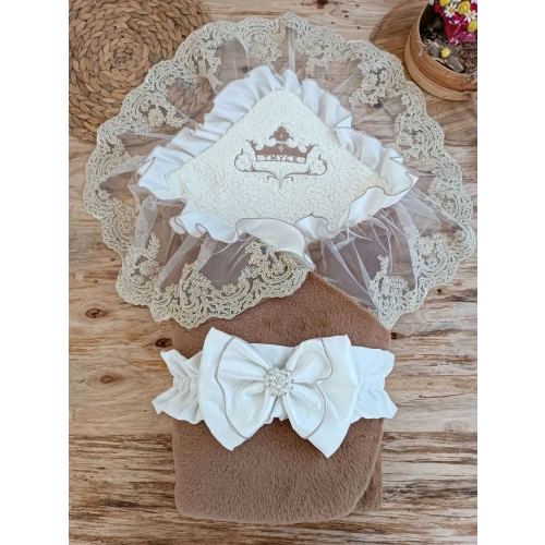 Yenidoğan Wool Yün Kumaş Taç Nakışlı Güpür Duvaklı Fiyonk Prizma Taş Unisex Kundak Bebek Battaniyesi Kahverengi
