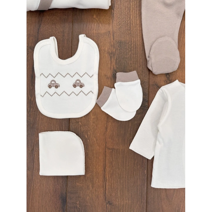 Araba Desenli Papyonlu 10 Parça Erkek Bebek Hastane Çıkışı Kutulu %100 Pamuk