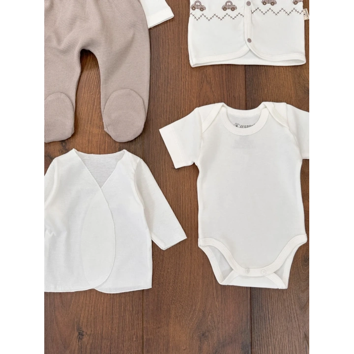 Araba Desenli Papyonlu 10 Parça Erkek Bebek Hastane Çıkışı Kutulu %100 Pamuk