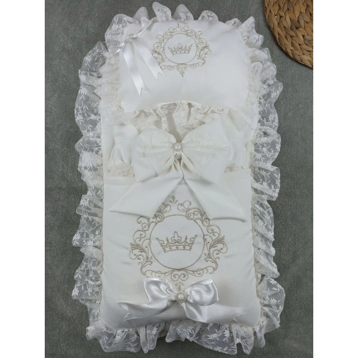 Yenidoğan Antalya Taç Nakışlı Kundaklı Trilüks Unisex 3lü Alt Açma Seti Ekru