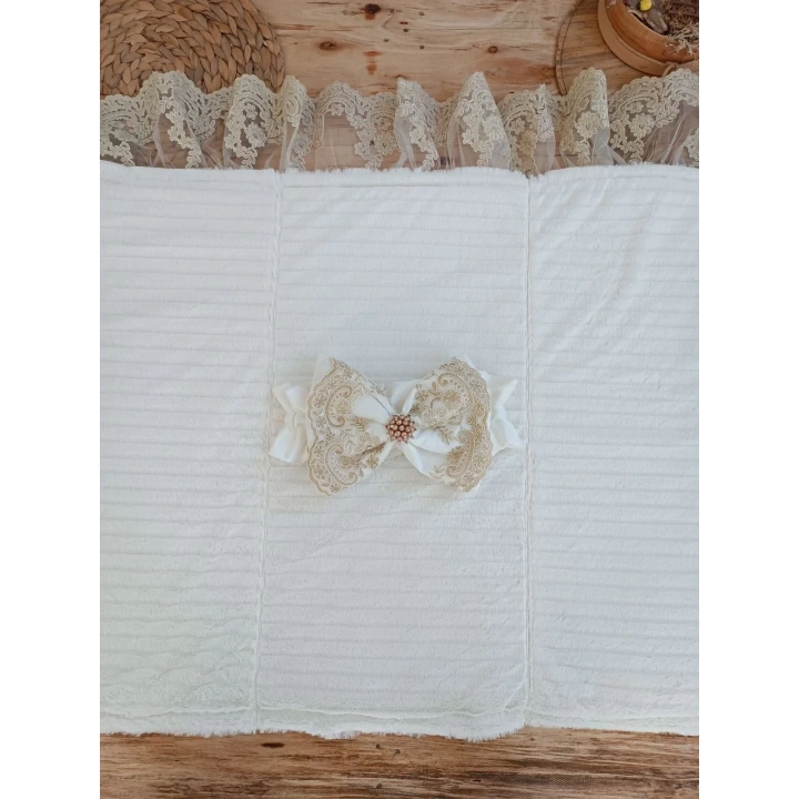 Yenidoğan Beyaz Wool Yün Kumaş Taç Nakışlı Trilüks Kundak Bebek Battaniyesi Beyaz
