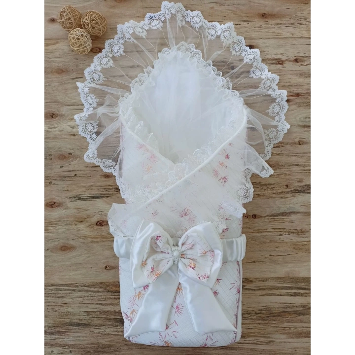 Yenidoğan Hanımeli Desenli Taç Nakışlı Delüks Kundak Bebek Battaniyesi Ekru