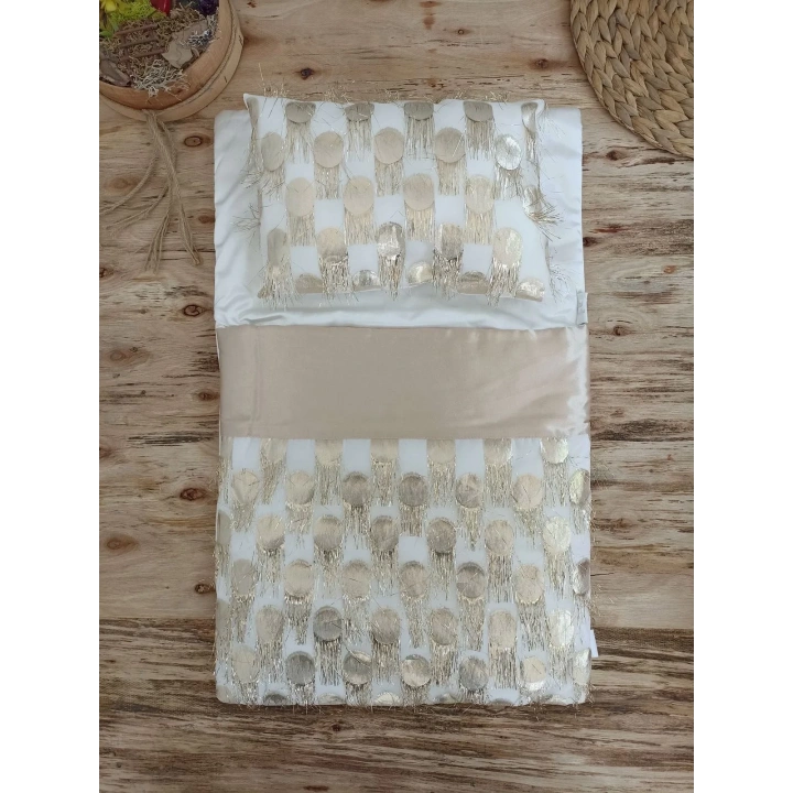 Yenidoğan İzmir İncisi Tül İşlemeli Pamuklu Fiyonklu Kundaklı Lüks 3lü Alt Açma Seti Gold