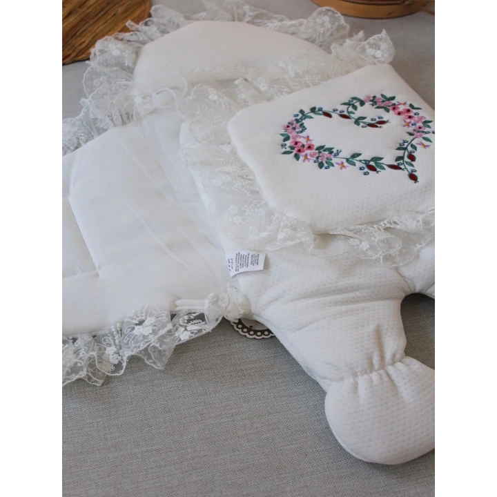 Yenidoğan Kapitone Anadolunun Kalbi Nakışlı Ayaklı Kız Erkek Bebek Battaniyesi Ekru