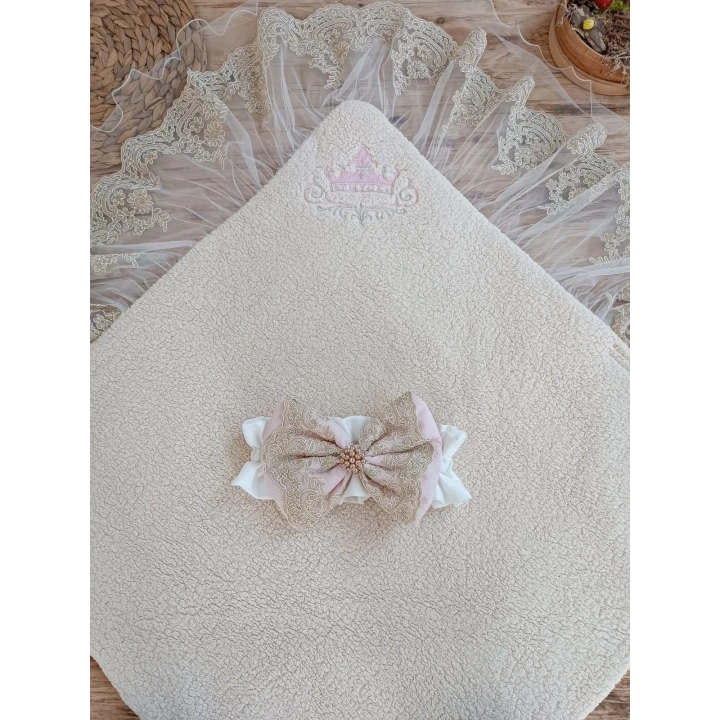 Yenidoğan Kuzulu Taç Nakış Güpürlü Fiyonklu Duvaklı Prizma Taş Unisex Kundak Bebek Battaniyesi Pembe