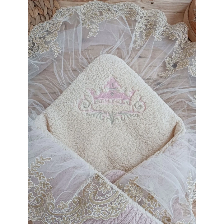Yenidoğan Kuzulu Taç Nakış Güpürlü Fiyonklu Duvaklı Prizma Taş Unisex Kundak Bebek Battaniyesi Pembe