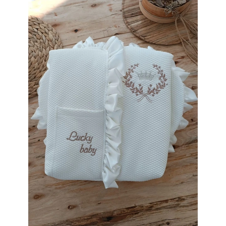 Yenidoğan Ultralüks Fermuarlı Ve Cepli Lucky Baby Nakışlı Bebek Battaniyesi Kundak Ekru