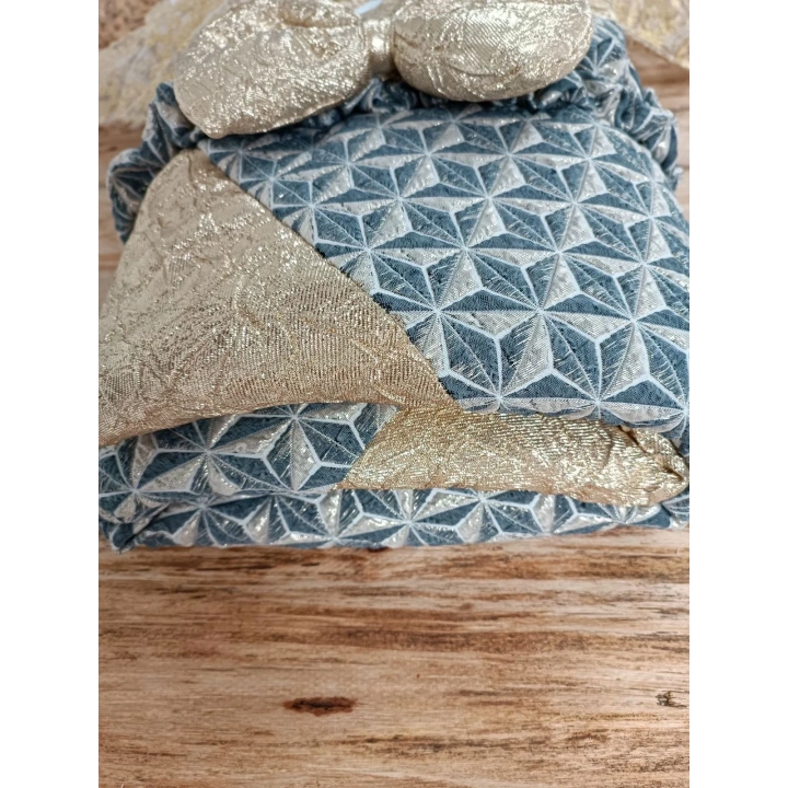 Yenidoğan Ultralüks Piramit Desenli Güpürlü Bebek Battaniyesi Kundak Gold