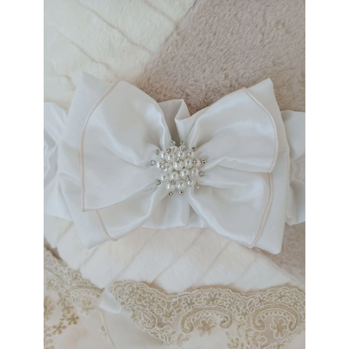 Yenidoğan Wool Yün Kumaş Taç Nakışlı Güpür Duvaklı Fiyonk Prizma Taş Unisex Kundak Bebek Battaniyesi Bej