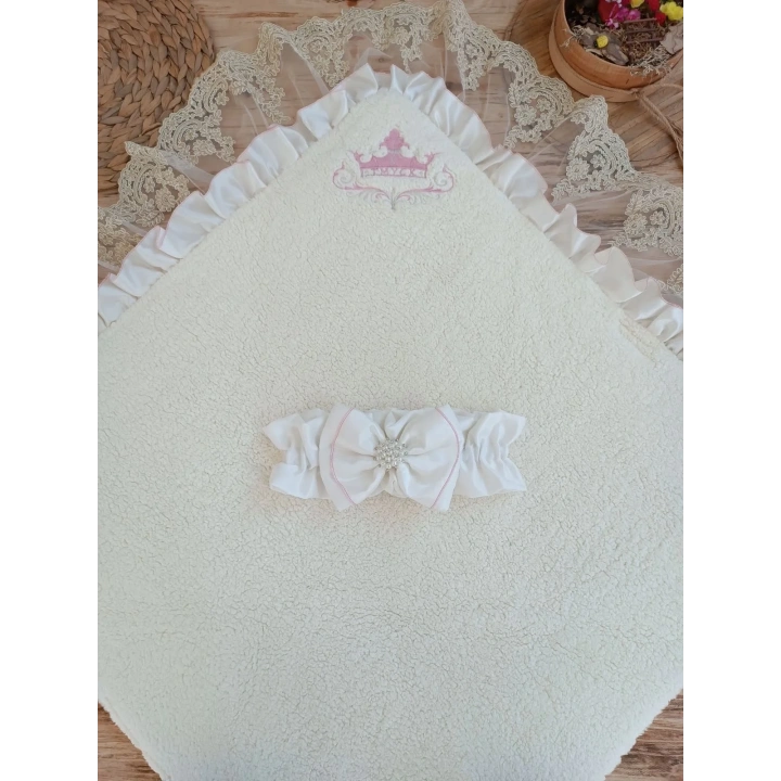 Yenidoğan Wool Yün Kumaş Taç Nakışlı Güpür Duvaklı Fiyonk Prizma Taş Unisex Kundak Bebek Battaniyesi Pembe