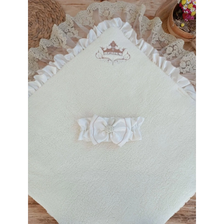 Yenidoğan Wool Yün Kumaş Taç Nakışlı Güpür Duvaklı Fiyonk Prizma Taş Unisex Kundak Bebek Battaniyesi Kahverengi