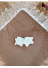 Yenidoğan Wool Yün Kumaş Taç Nakışlı Güpür Duvaklı Fiyonk Prizma Taş Unisex Kundak Bebek Battaniyesi Kahverengi