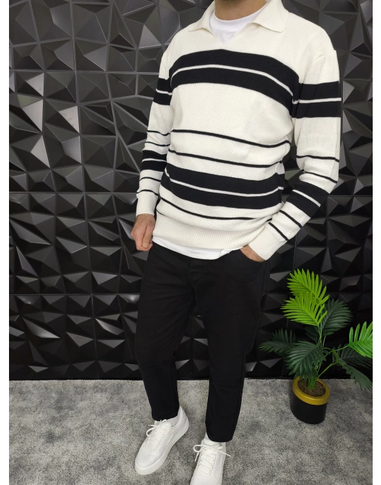 V Yaka Çizgili Triko Beyaz