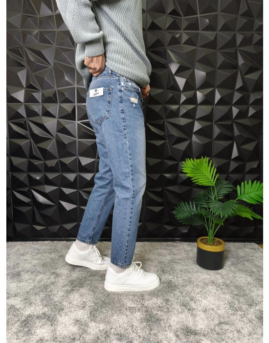 Yırtık Detaylı Eskitme Mavi Boyfriend Jean