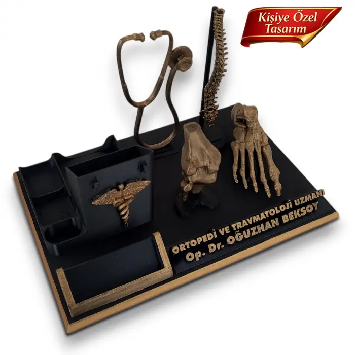 Ortopedi ve Travmatoloji Doktoru Masa İsimliği – Kişiye Özel Doktor Ofis Hediyesi