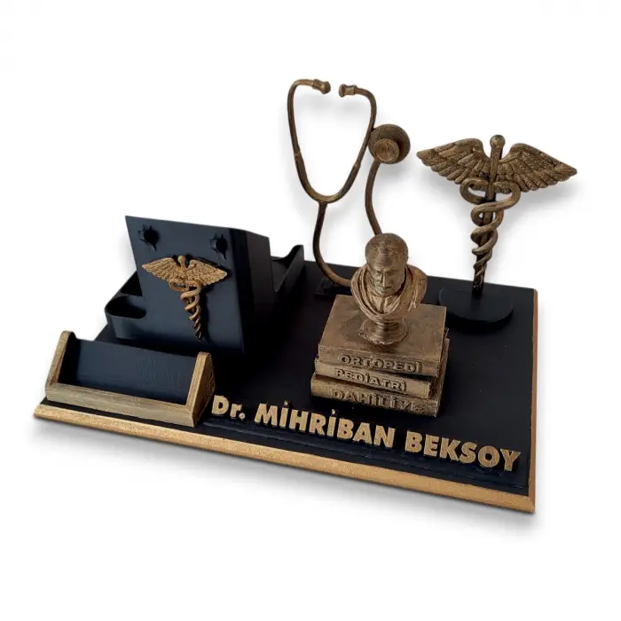 Pratisyen Hekim Masa İsimliği – Kişiye Özel Doktor Ofis Hediyesi