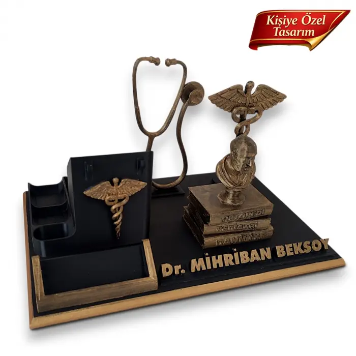 Pratisyen Hekim Masa İsimliği – Kişiye Özel Doktor Ofis Hediyesi