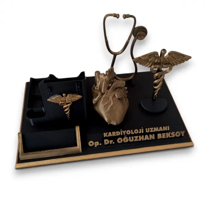 Kardiyoloji Uzmanı Masa İsimliği – Kişiye Özel Doktor Ofis Hediyesi