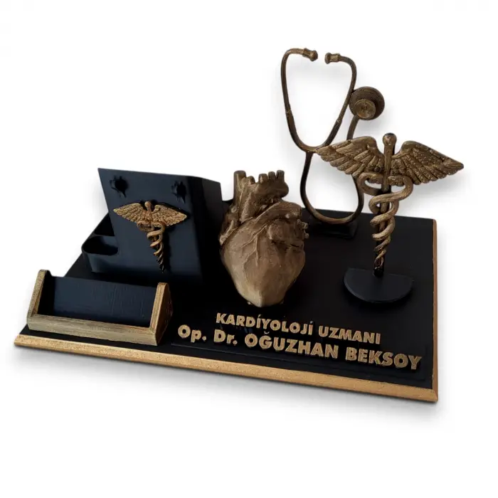 Kardiyoloji Uzmanı Masa İsimliği – Kişiye Özel Doktor Ofis Hediyesi