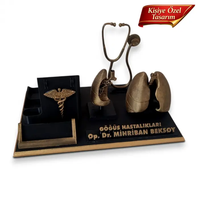 Göğüs Hastalıkları Uzmanı Masa İsimliği – Kişiye Özel Doktor Ofis Hediyesi