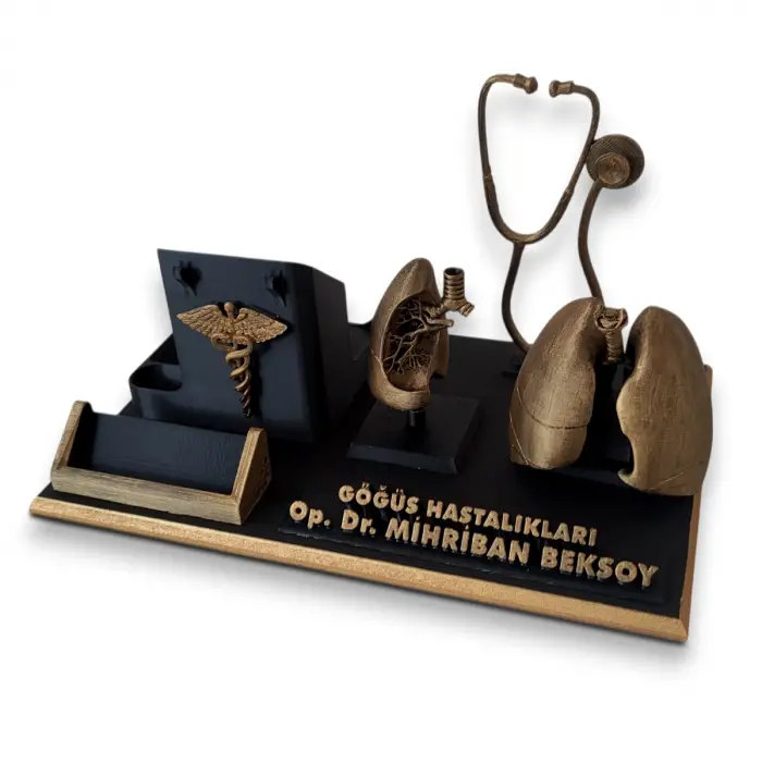 Göğüs Hastalıkları Uzmanı Masa İsimliği – Kişiye Özel Doktor Ofis Hediyesi