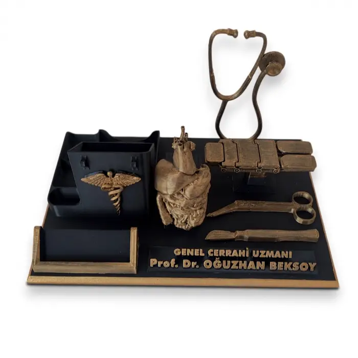 Genel Cerrahi Uzmanı Masa İsimliği – Kişiye Özel Doktor Ofis Hediyesi