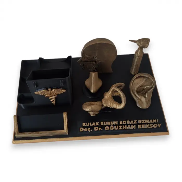 KBB Uzmanı Masa İsimliği – Kişiye Özel Kulak Burun Boğaz Doktoru Ofis Hediyesi