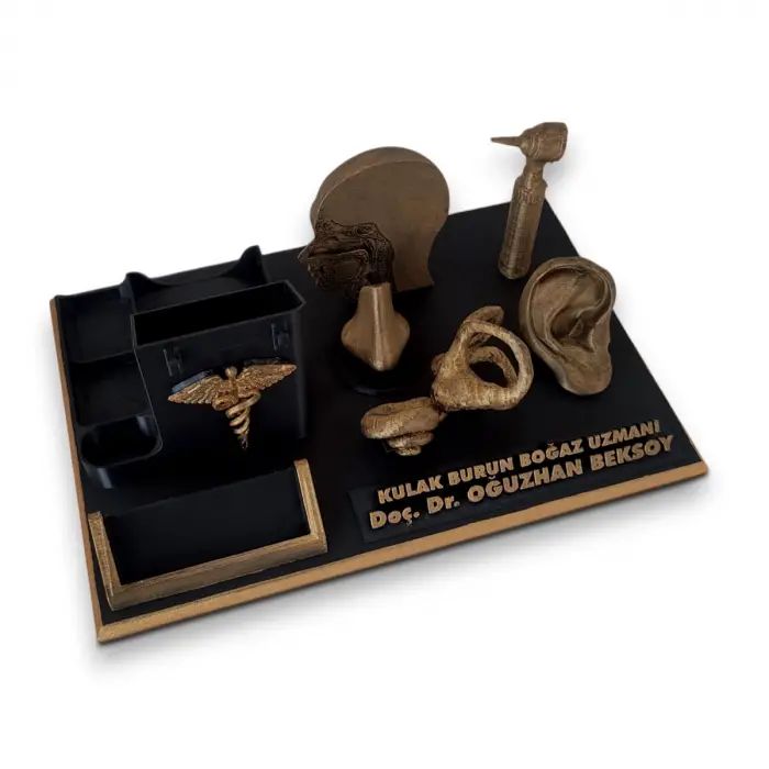 KBB Uzmanı Masa İsimliği – Kişiye Özel Kulak Burun Boğaz Doktoru Ofis Hediyesi