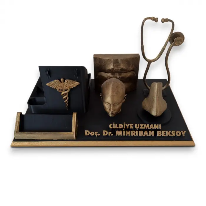 Cildiye Uzmanı Masa İsimliği – Kişiye Özel Dermatolog Ofis Hediyesi