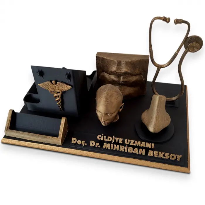 Cildiye Uzmanı Masa İsimliği – Kişiye Özel Dermatolog Ofis Hediyesi