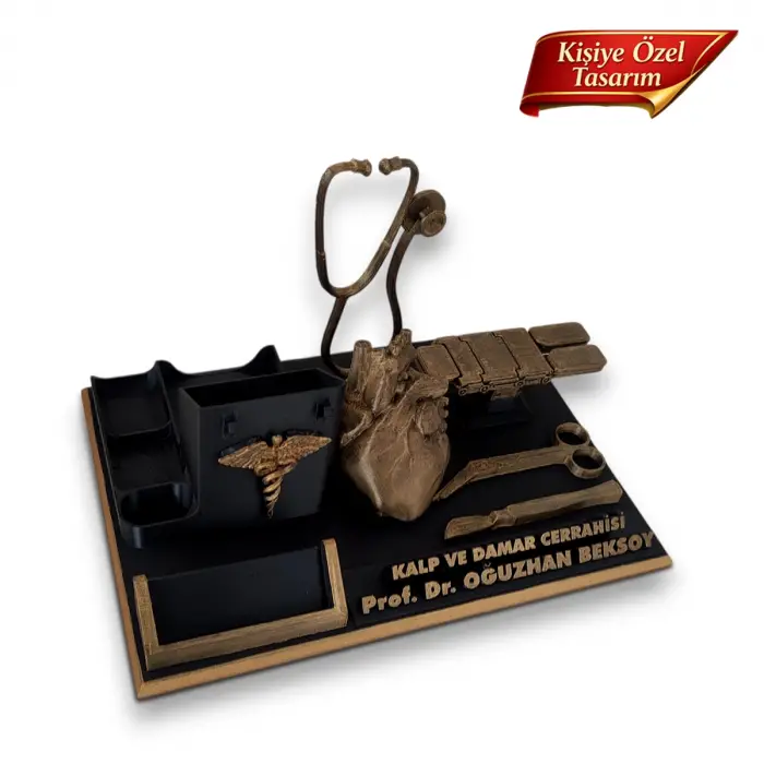 Kalp Damar Cerrahisi Uzmanı Masaüstü İsimlik – Kişiye Özel Doktor Ofis Hediyesi