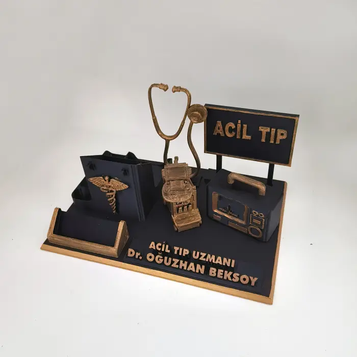Acil Tıp Uzmanı Masa İsimliği – Kişiye Özel Doktor Ofis Hediyesi