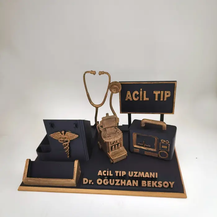 Acil Tıp Uzmanı Masa İsimliği – Kişiye Özel Doktor Ofis Hediyesi