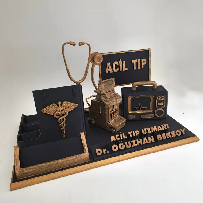 Acil Tıp Uzmanı Masa İsimliği – Kişiye Özel Doktor Ofis Hediyesi