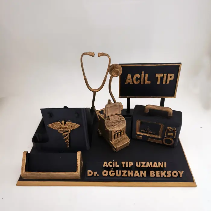 Acil Tıp Uzmanı Masa İsimliği – Kişiye Özel Doktor Ofis Hediyesi