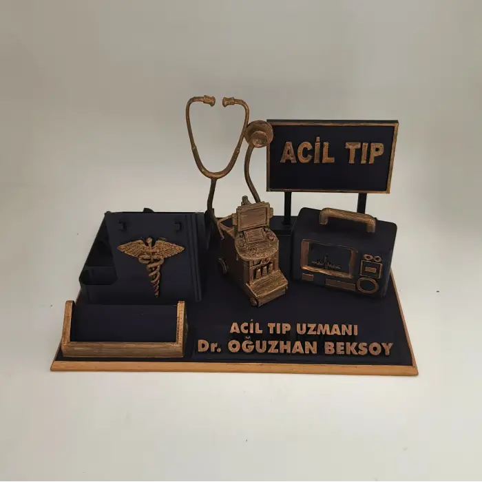 Acil Tıp Uzmanı Masa İsimliği – Kişiye Özel Doktor Ofis Hediyesi