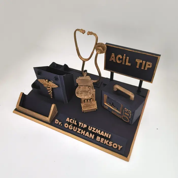 Acil Tıp Uzmanı Masa İsimliği – Kişiye Özel Doktor Ofis Hediyesi