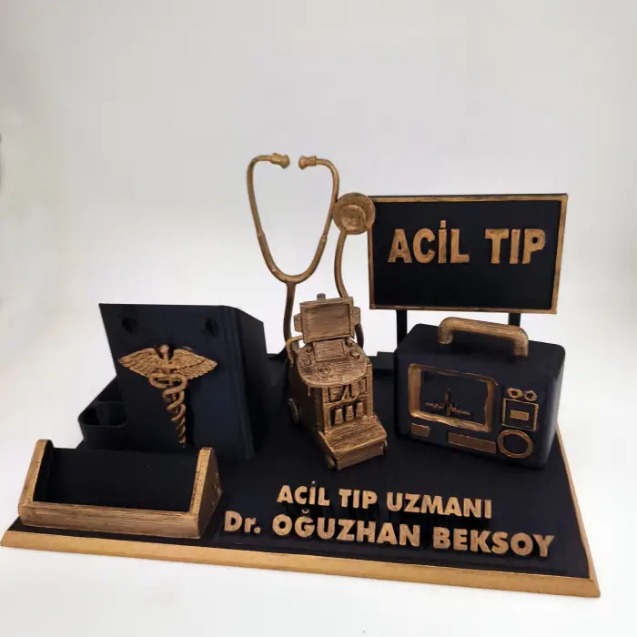 Acil Tıp Uzmanı Masa İsimliği – Kişiye Özel Doktor Ofis Hediyesi