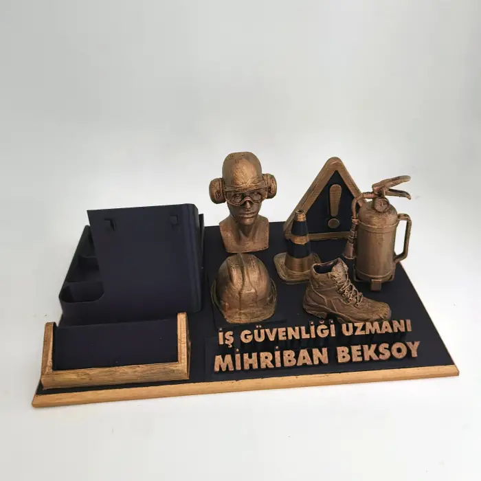 İş Güvenliği Uzmanı Masa İsimliği – Kişiye Özel Ofis Hediyesi