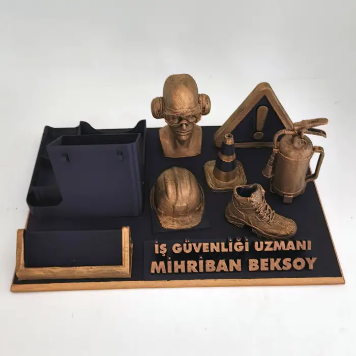 İş Güvenliği Uzmanı Masa İsimliği – Kişiye Özel Ofis Hediyesi