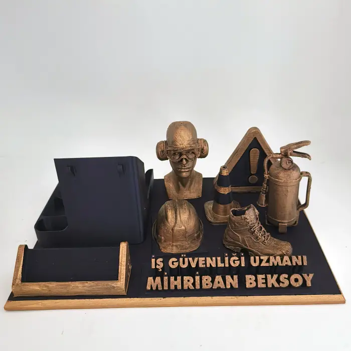 İş Güvenliği Uzmanı Masa İsimliği – Kişiye Özel Ofis Hediyesi